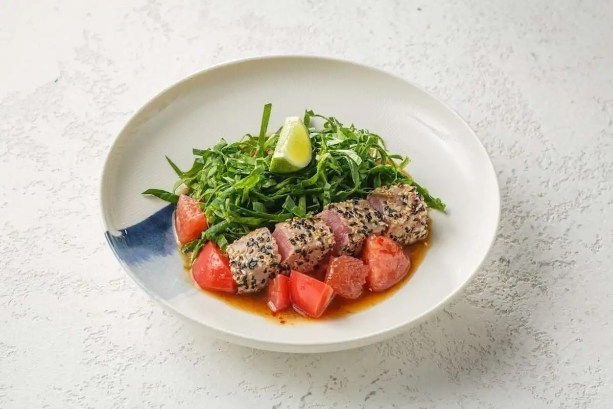 Салат с тунцом