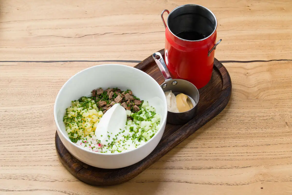 Окрошка с брискетом на квасе