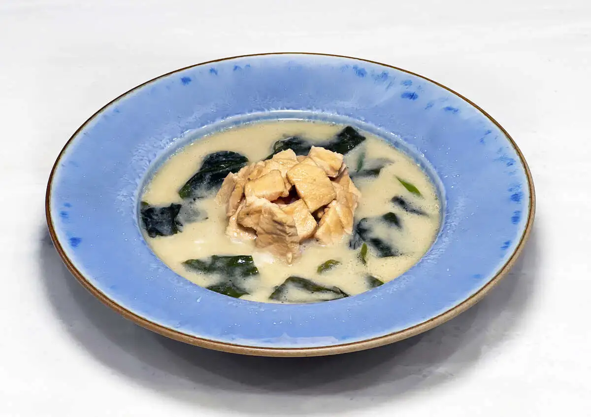 Сливочный суп с лососем