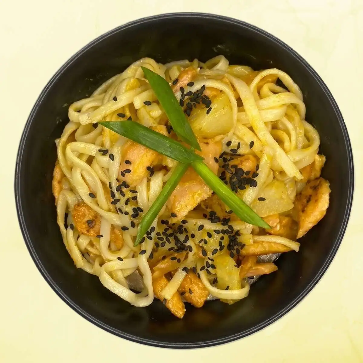 Вок с лососем