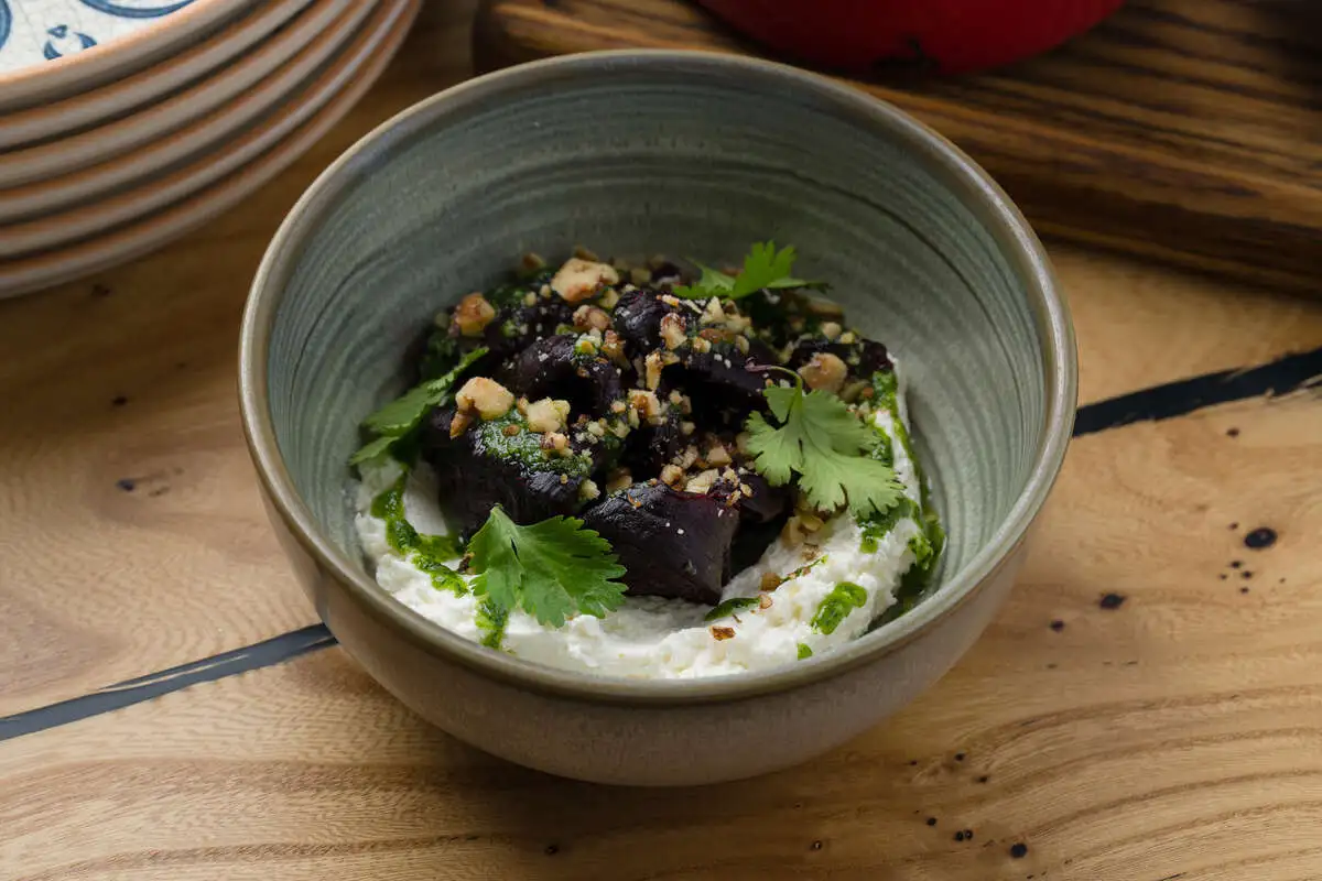 Салат с вяленой свеклой 