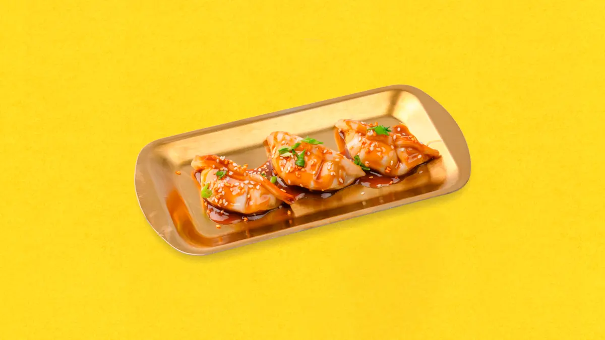 Гёдза с курицей в кокосовом-устричном соусе