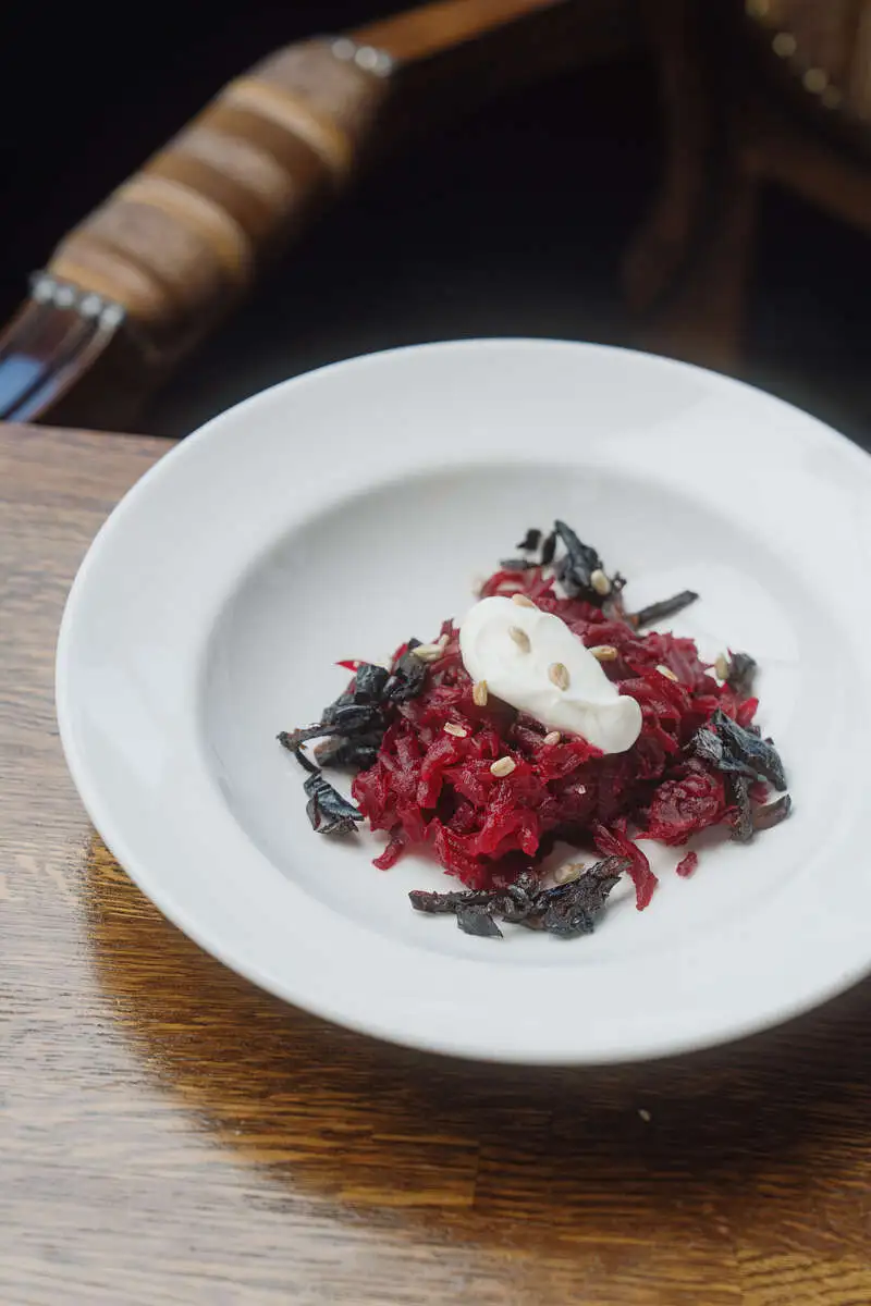 Салат свекольный с черносливом и сметаной