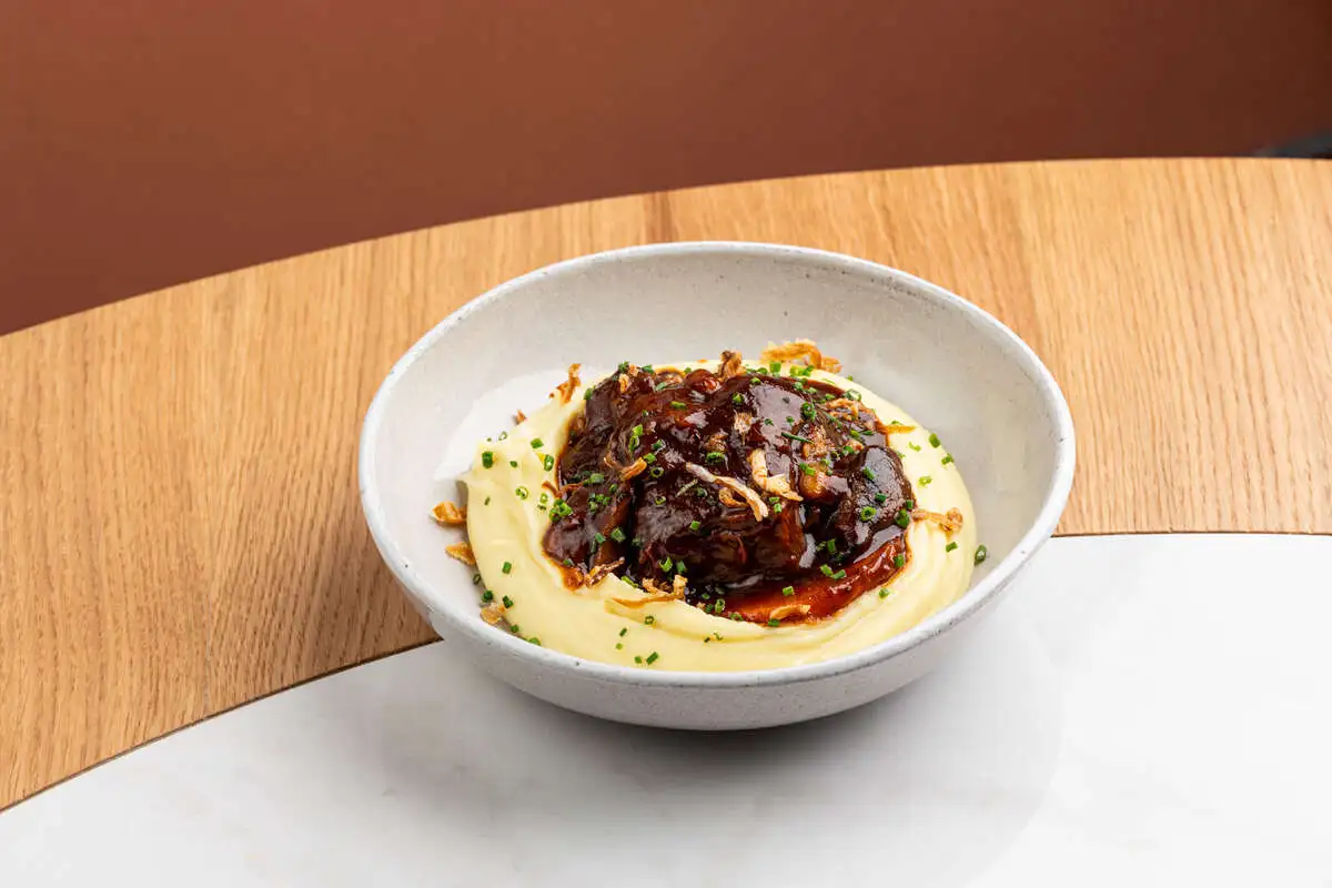 Томленый рибай, картофель, белые грибы