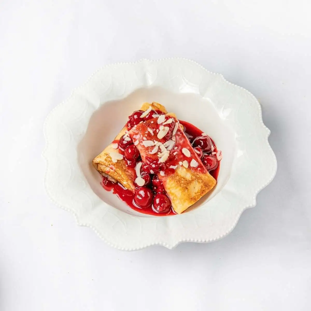 Блины с вишней и творожным сыром