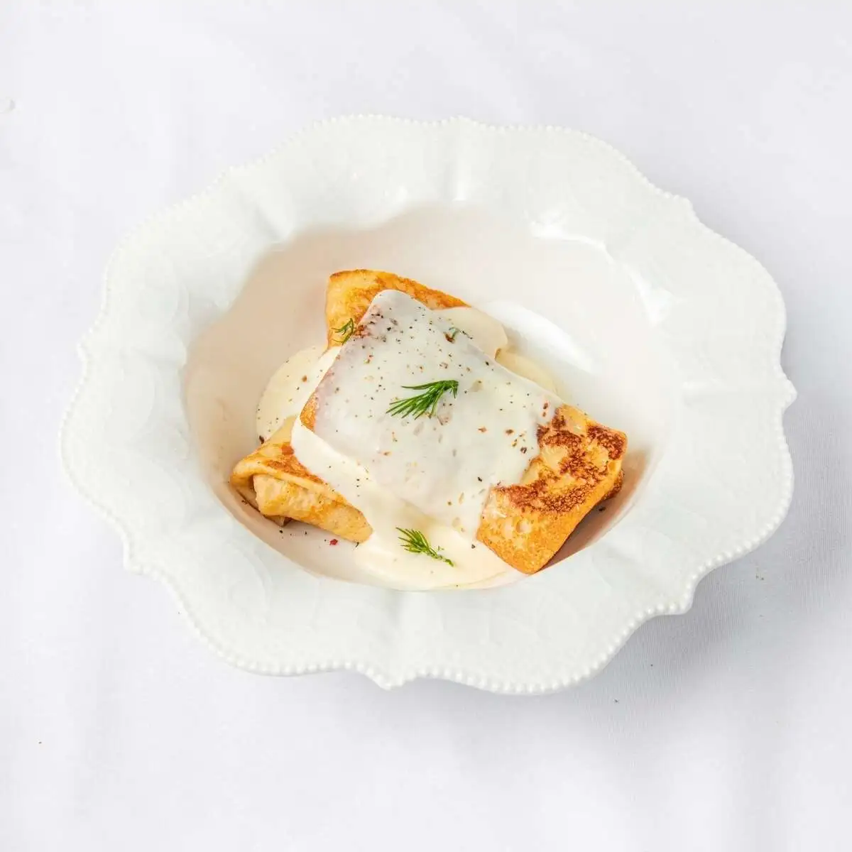 Блины с ветчиной и сырным соусом