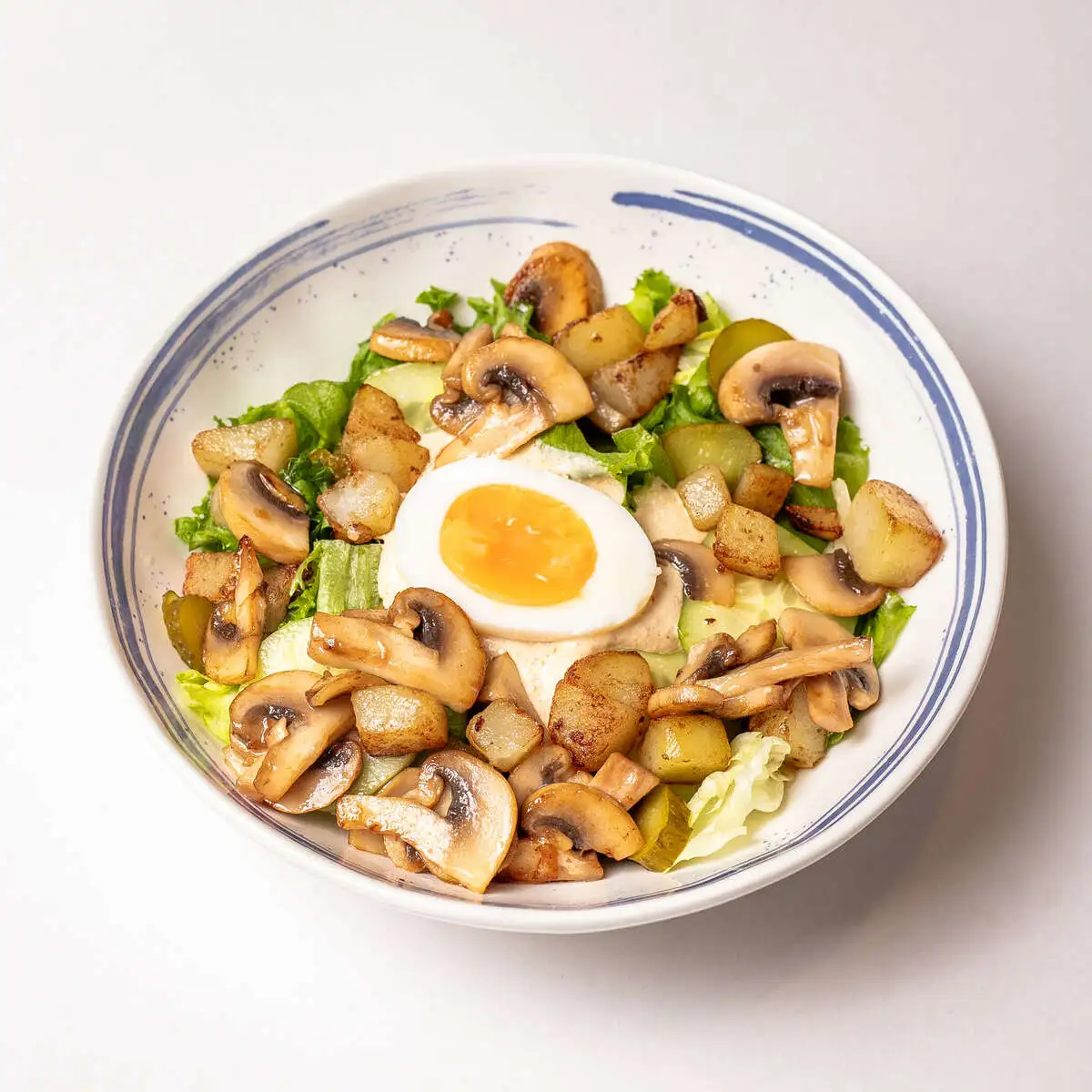 С картофелем и соусом из белых грибов