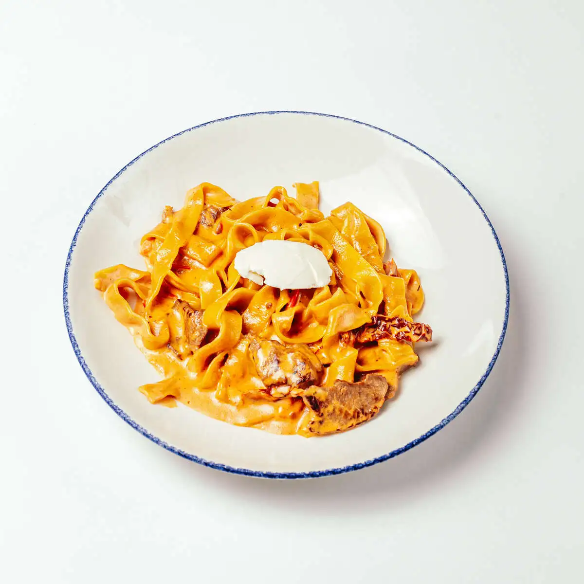 Паппарделле с телятиной и творожным сыром