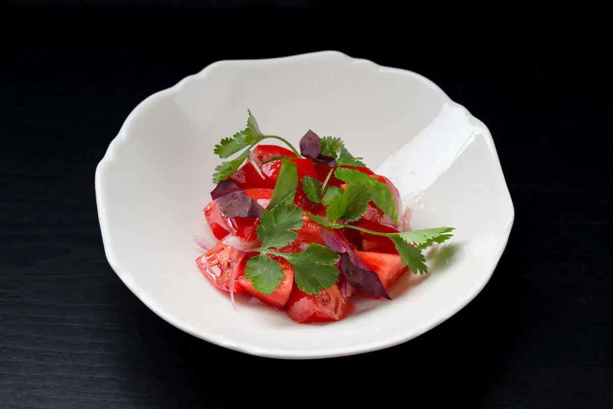 Салат из сладких томатов