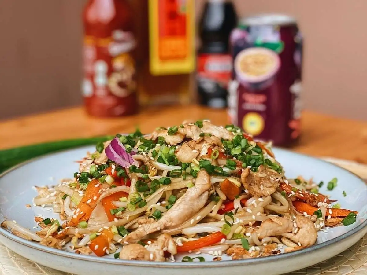 Лапша с говядиной вок