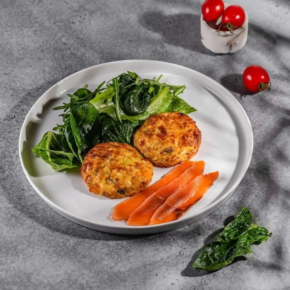 Сырные оладьи с лососем