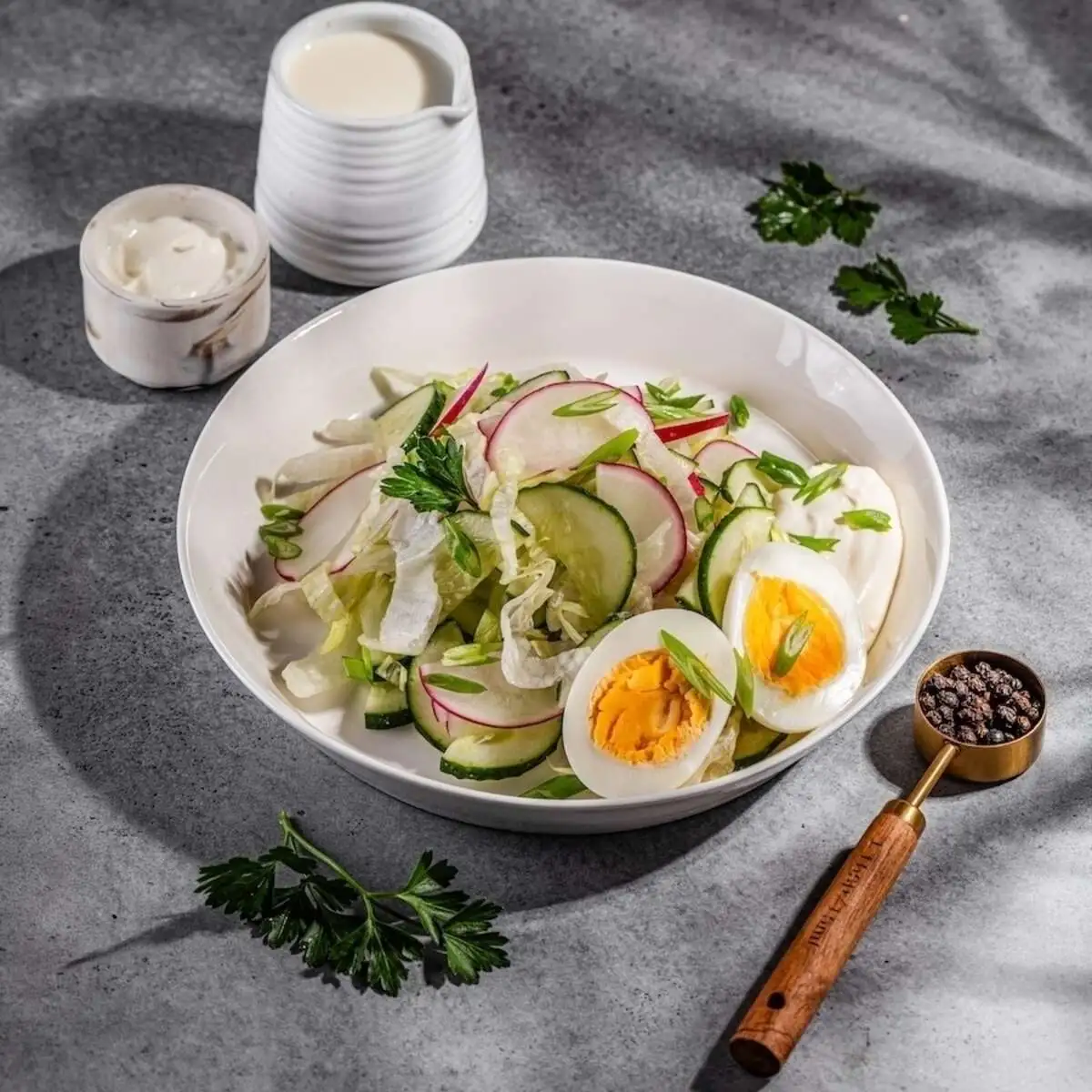 Салат из редиса с яйцом