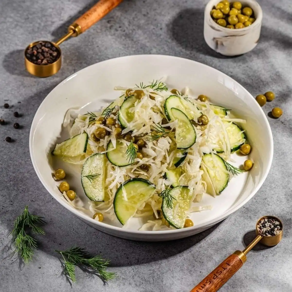 Салат из молодой капусты