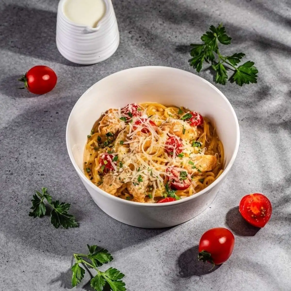 Спагетти с цыпленком в сливочном соусе