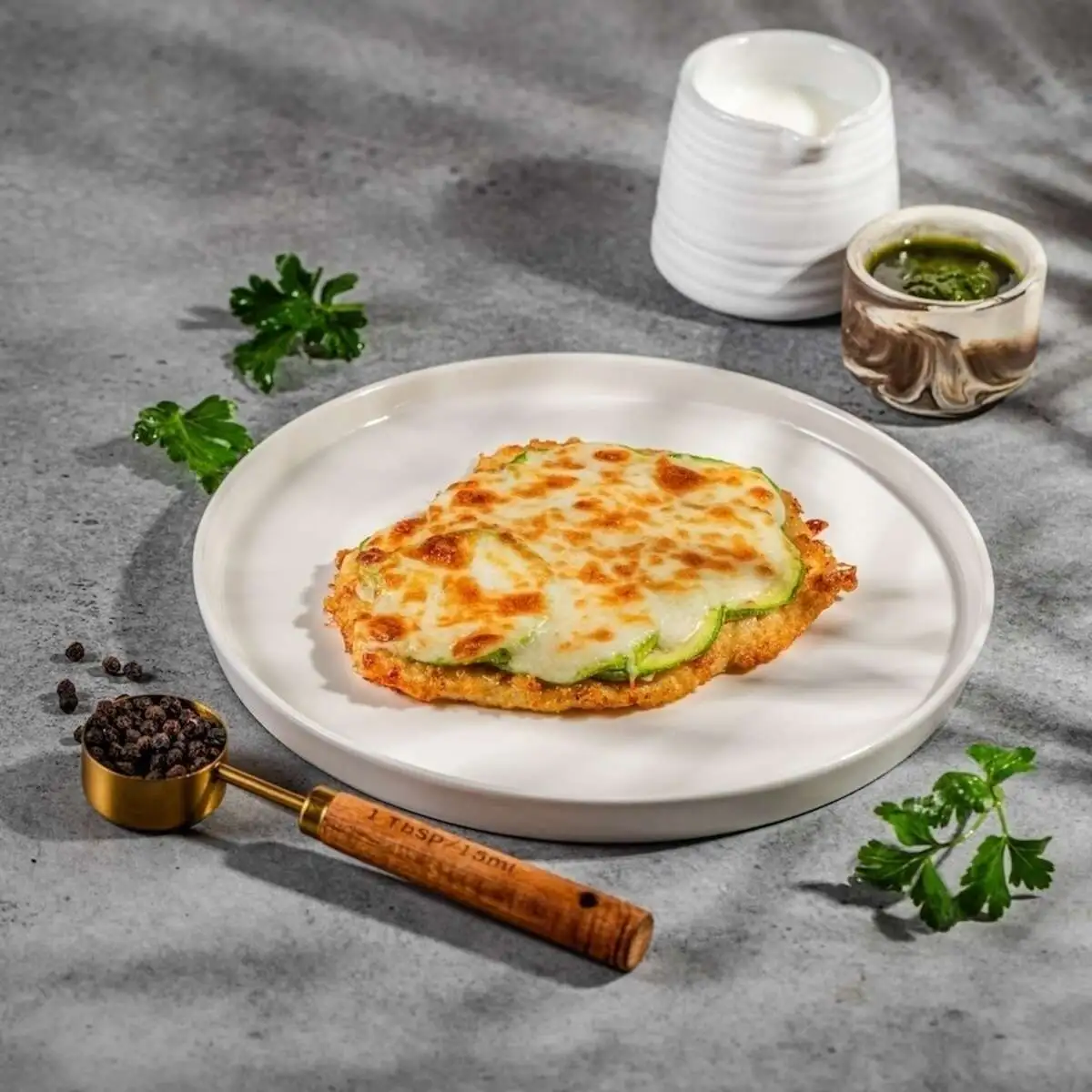 Отбивная с кабачками