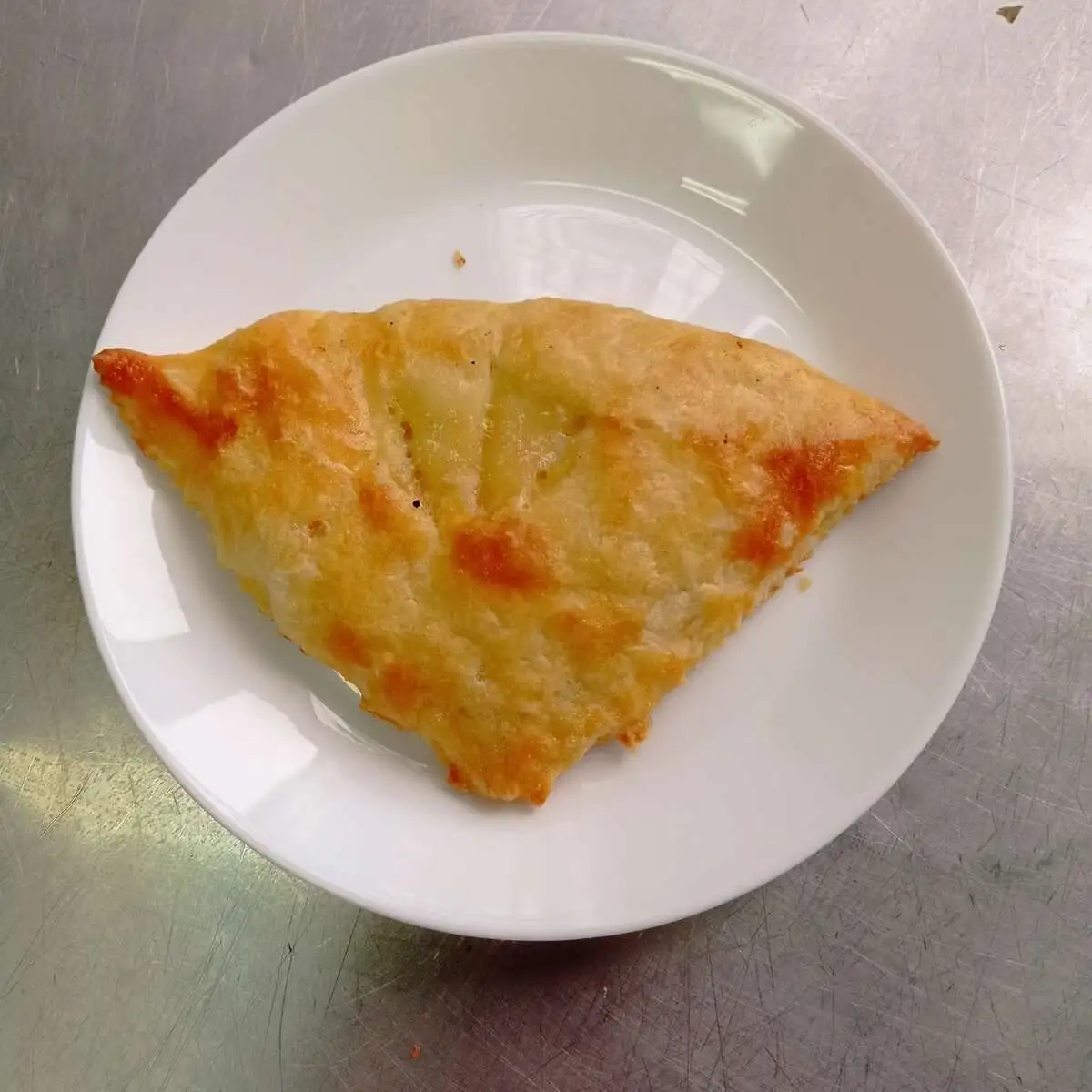 Слойка с куриным фаршем с сыром