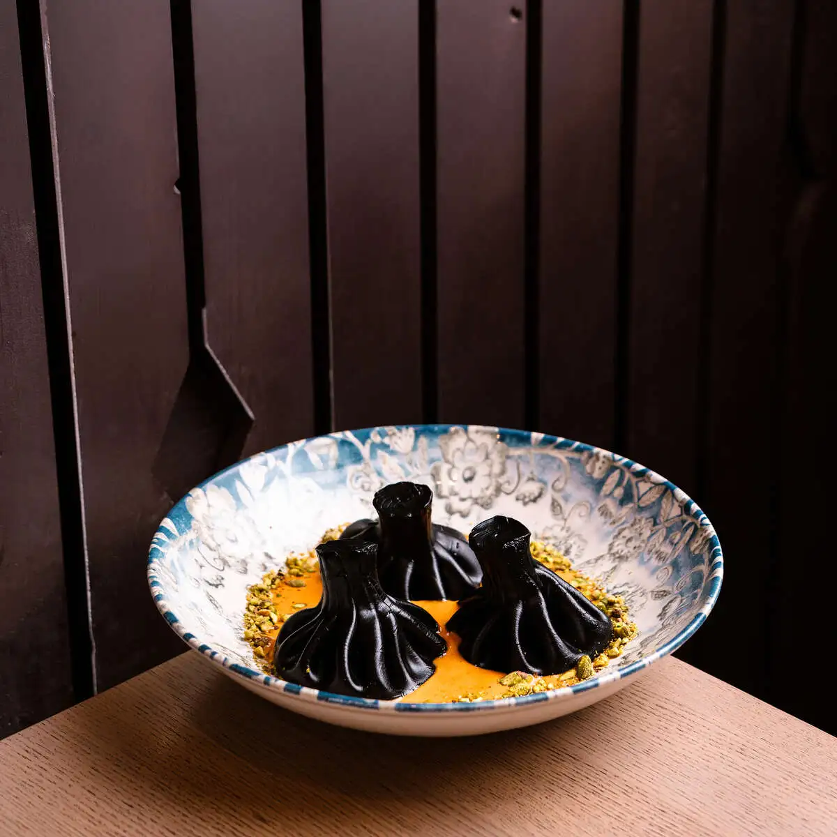 Сет хинкали с цыпленком и цукини в соусе ромеско