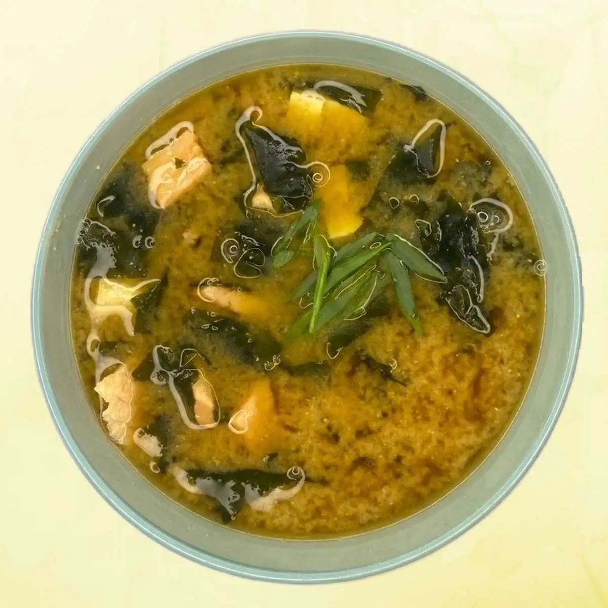 Мисо-суп с лососем и фетой