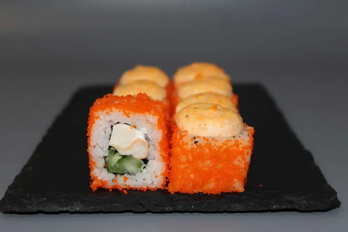 Запеченная калифорния с курицей