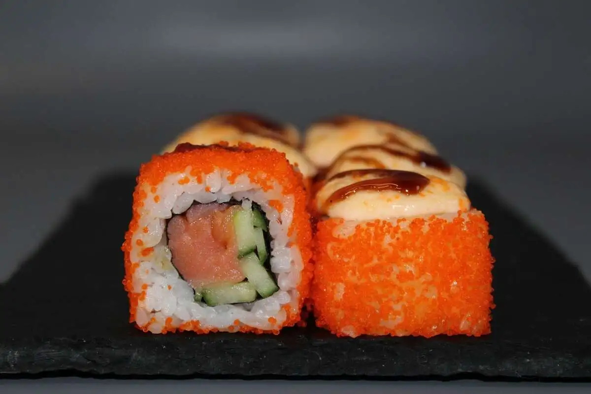 Запеченная калифорния с лососем х/к