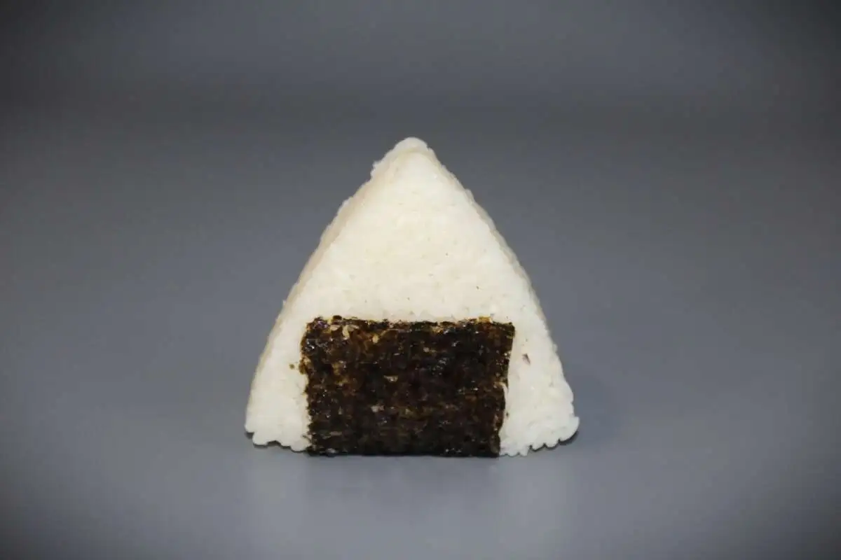 Онигири с крабом