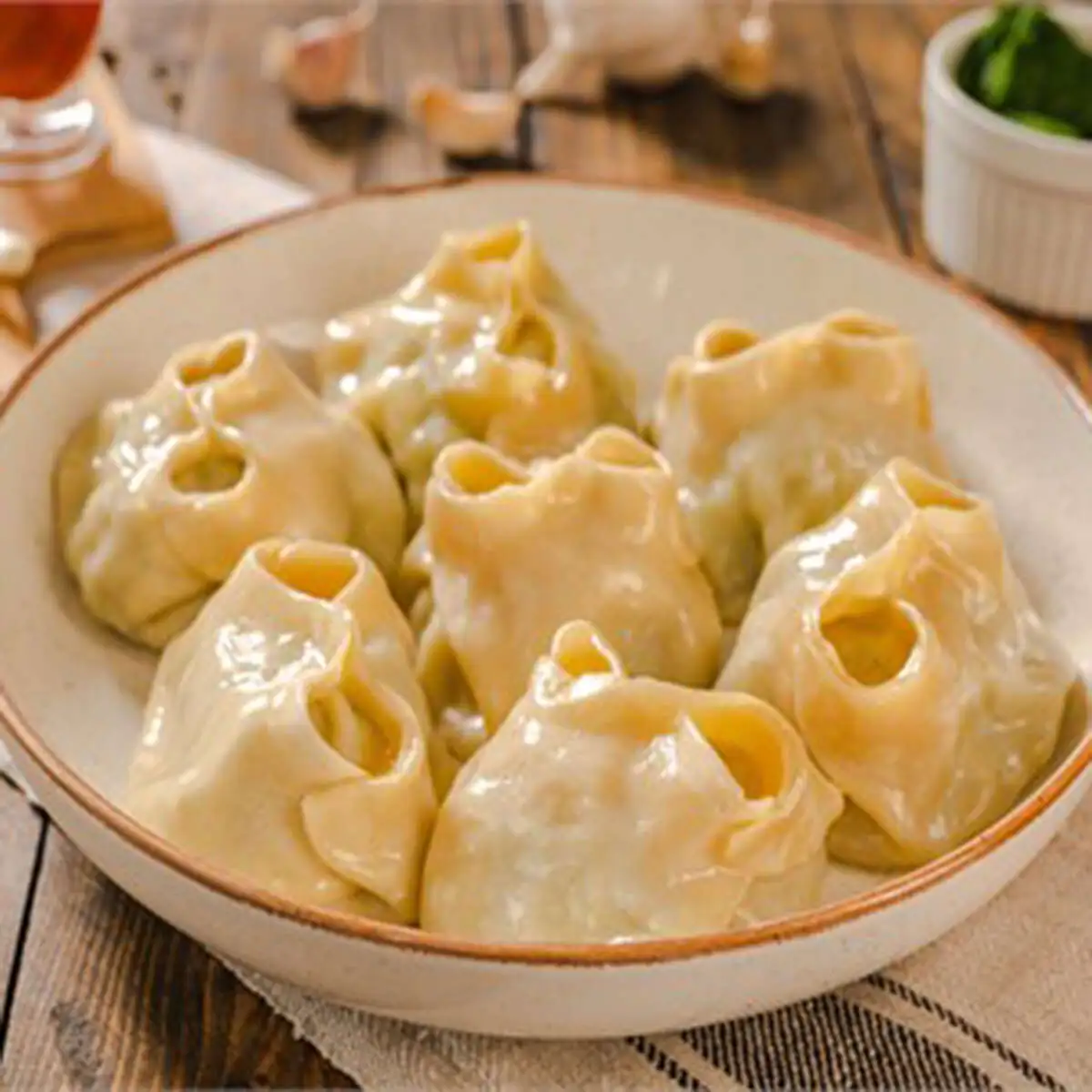 Манты с курицей и шпинатом