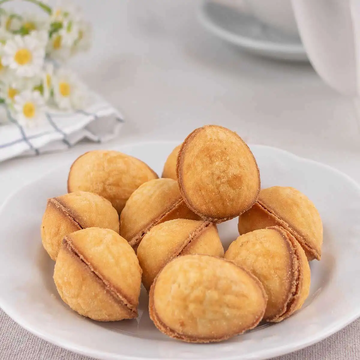 Орешки с вареным сгущенным молоком