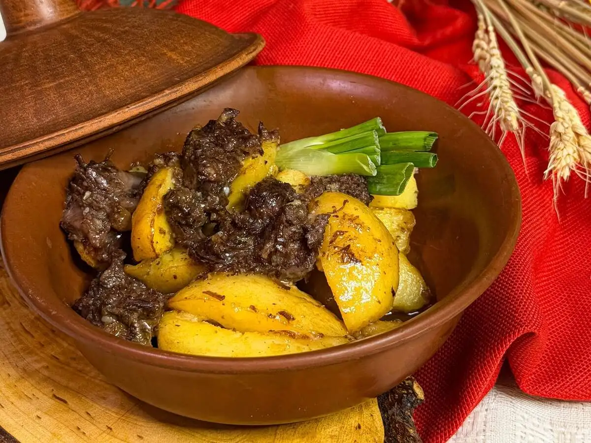 Картошка с тушенкой
