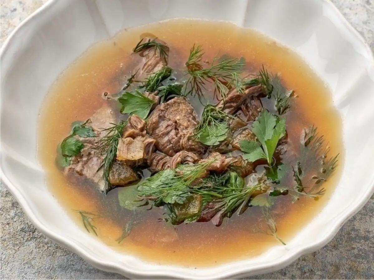Юшка с мясом лося и зеленью