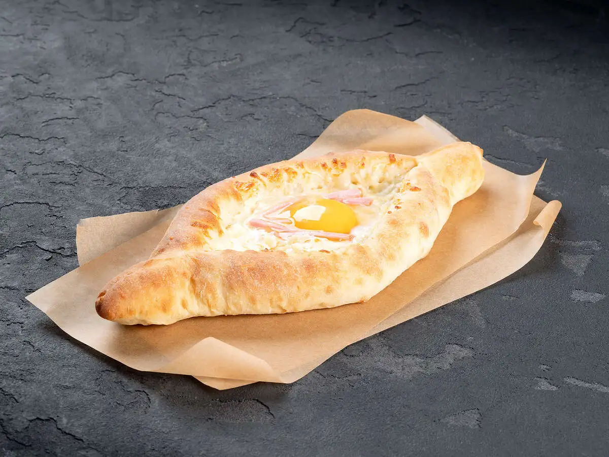 ХАЧАПУРИ  С БЕКОНОМ