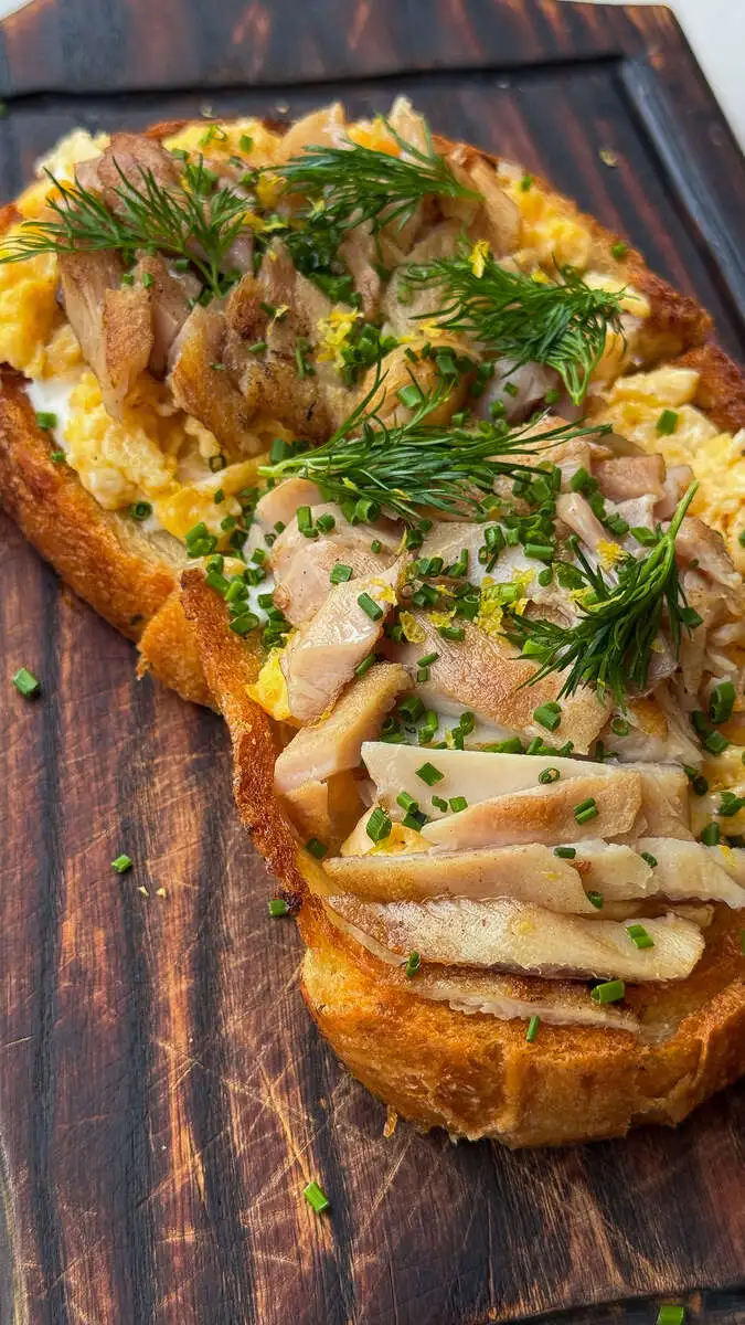 БЛ Сморреброд с цыпленком и скрамблом 230гр.