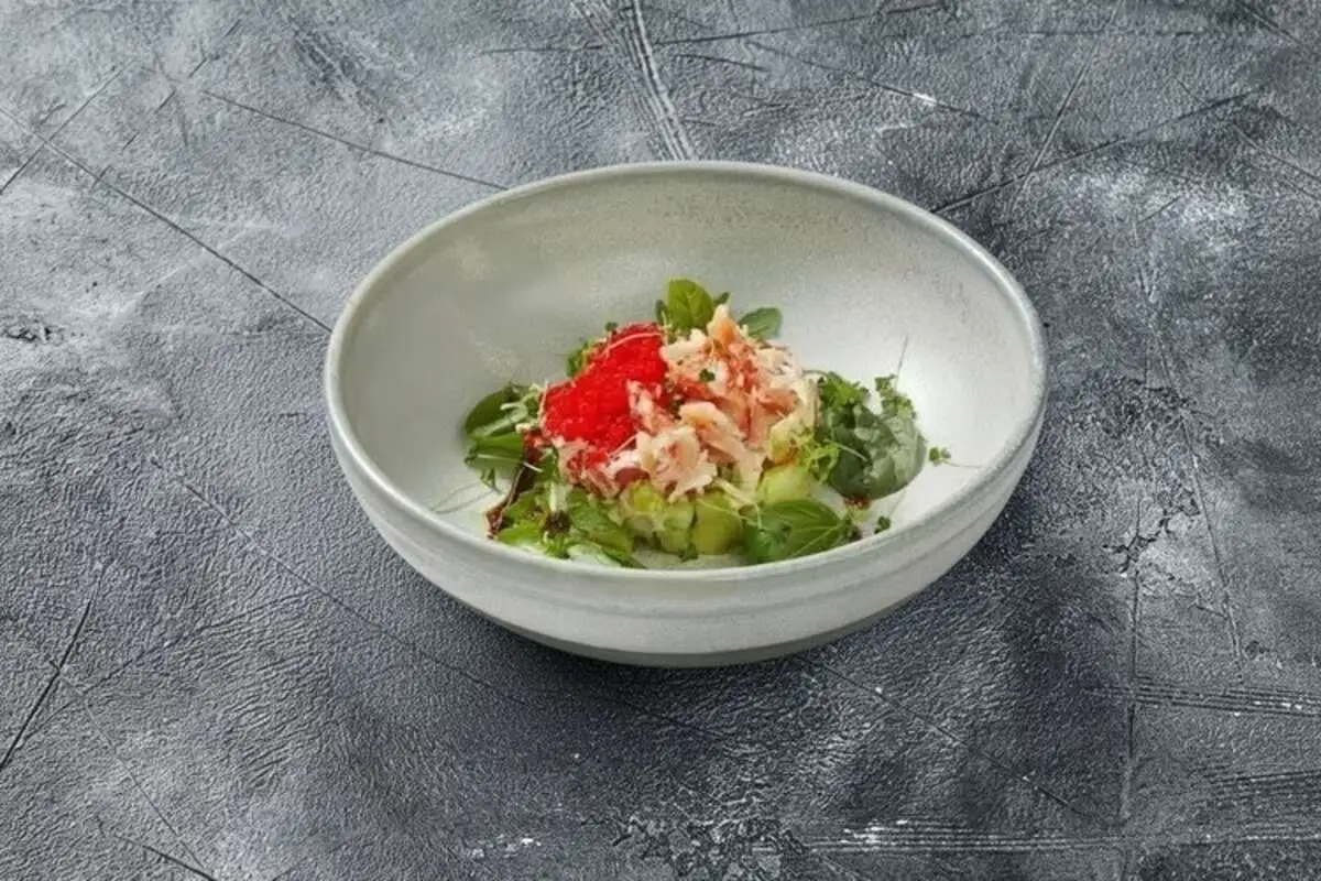 Салат с мясом камчатского краба 