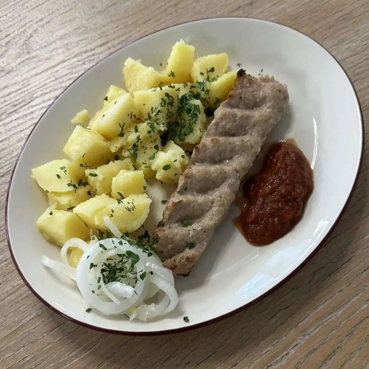 Люля кебаб из курицы и свинины с отварным картофелем