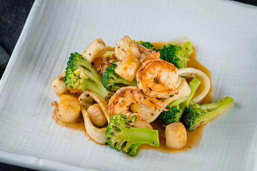 Морепродукты с брокколи