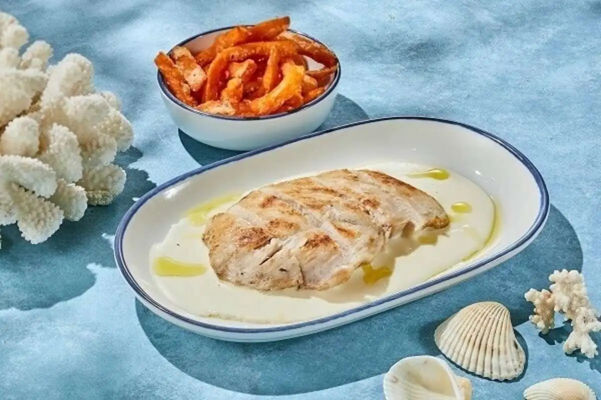 Куриная грудка с бататом фри
