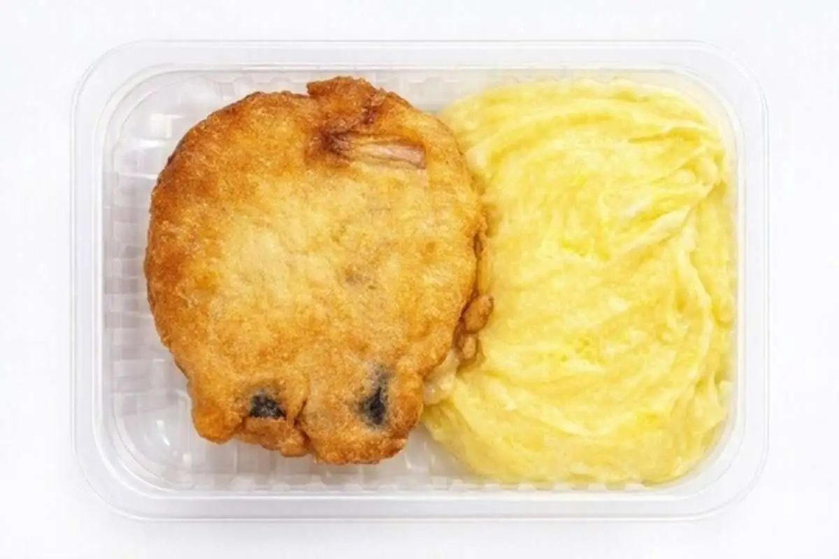 Рыба жареная в кляре с картофельным пюре