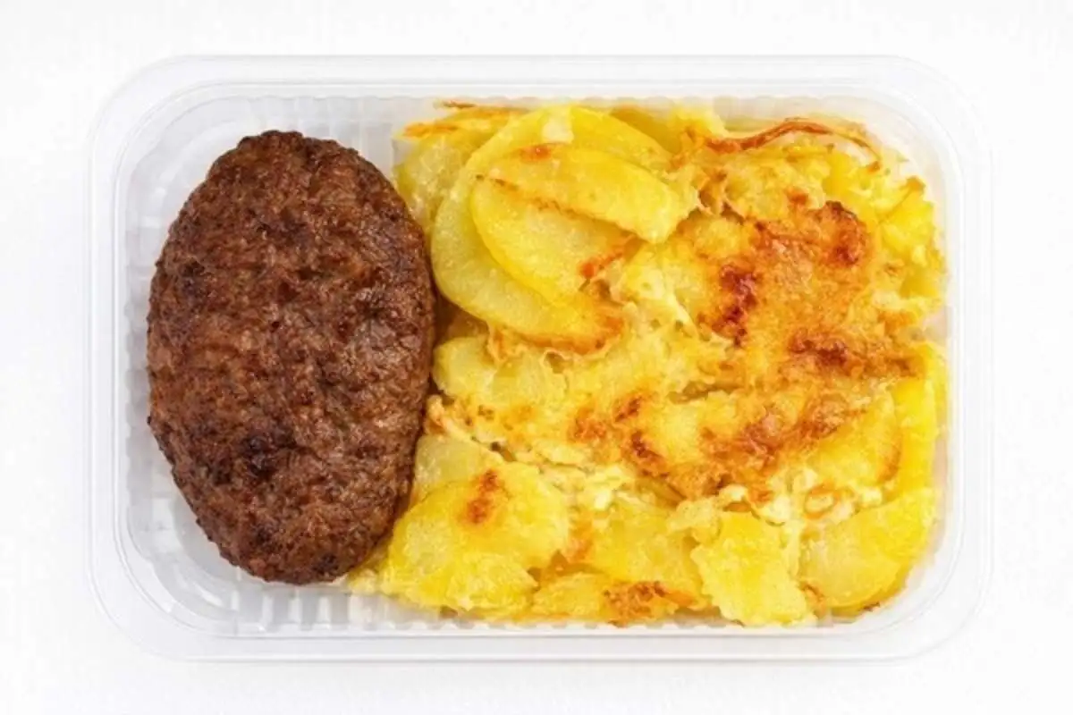 Зраза рубленая с яйцом и картофелем запечённым
