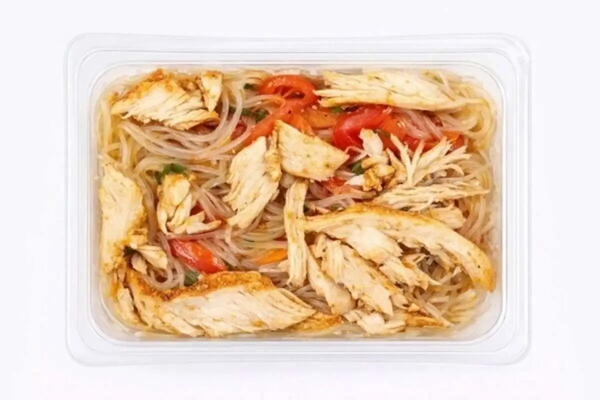 Салат «С фунчозой и курицей»