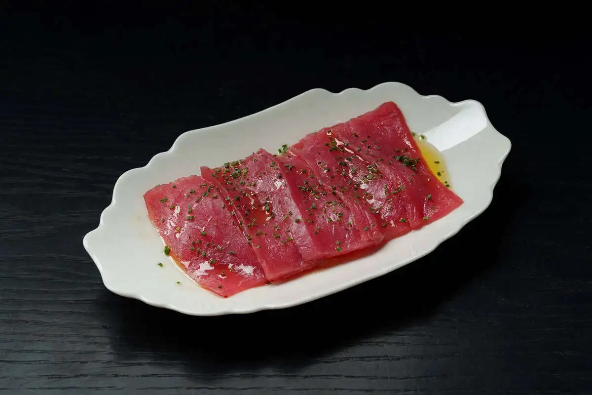 Карпаччо из тунца с маринованым арбузом