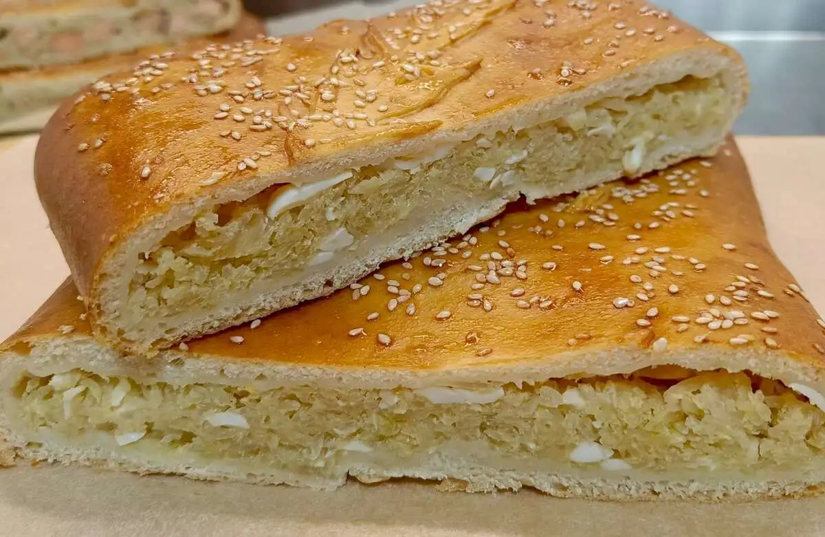 Пирог сдобный с капустой
