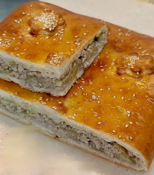 Пирог сдобный с мясом