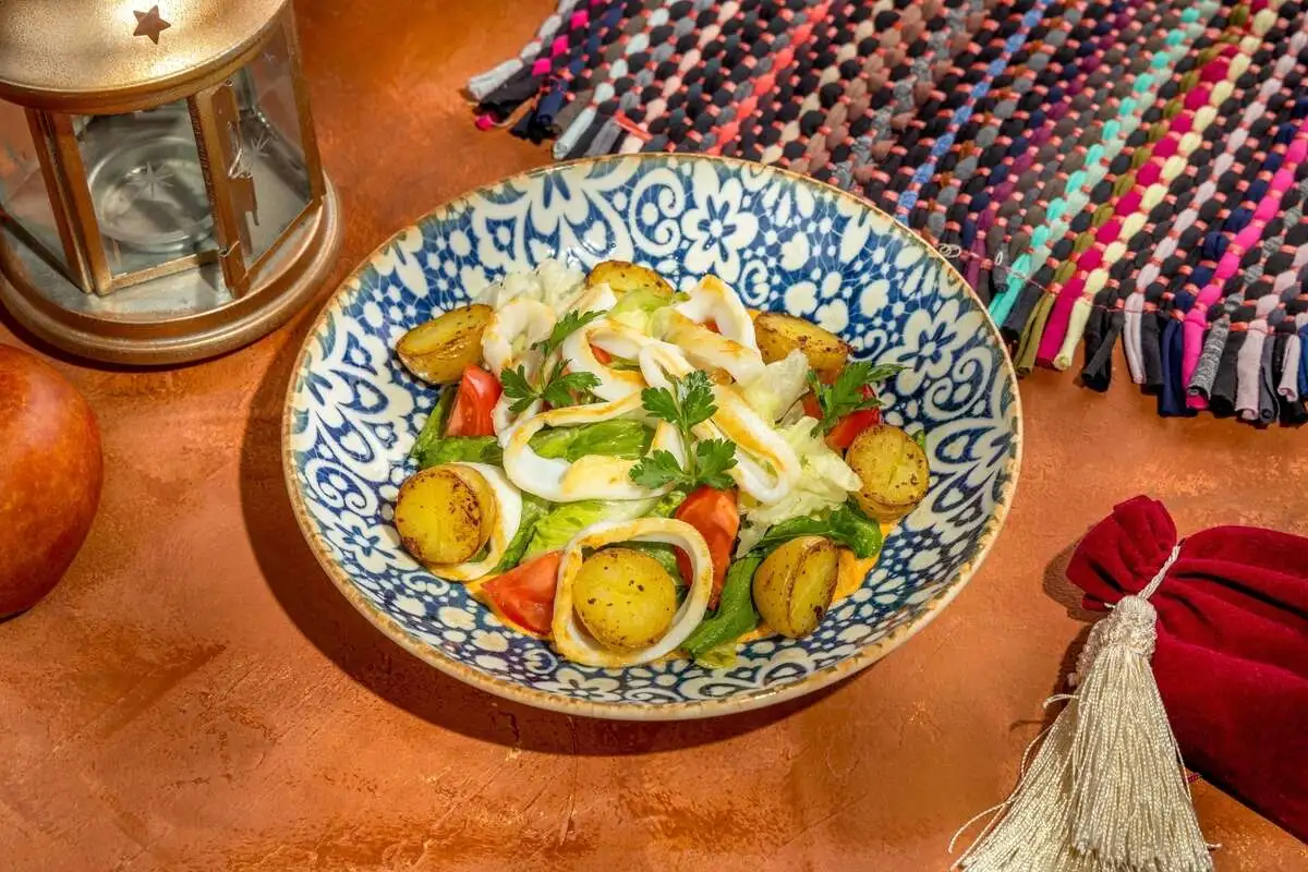 Салат с кальмаром