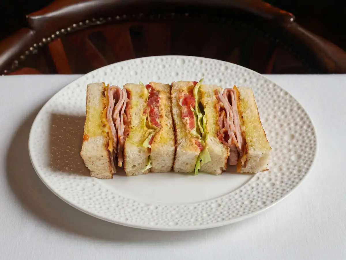 Клаб сэндвич с пастрами из индейки