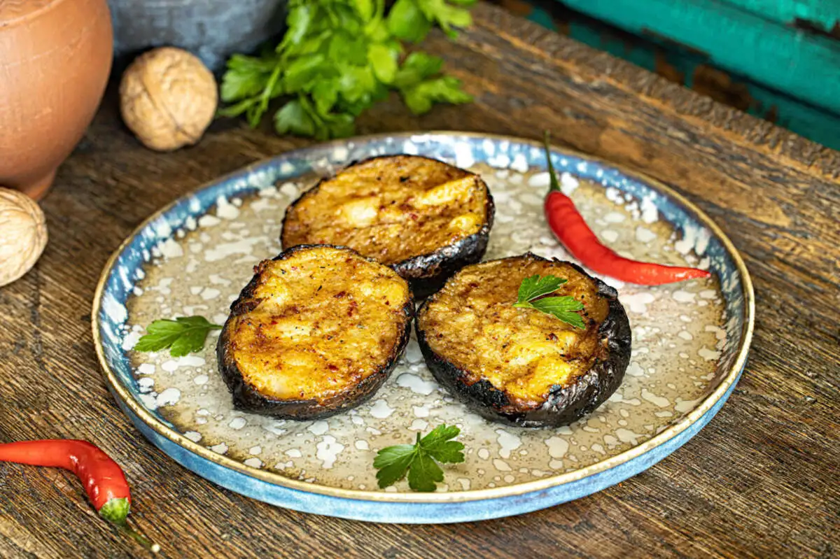 Картофельные слайсы с аджикой