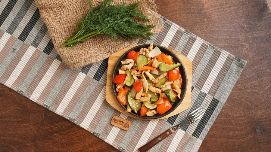Д-Горячее блюдо "Жареха с куриной грудкой"