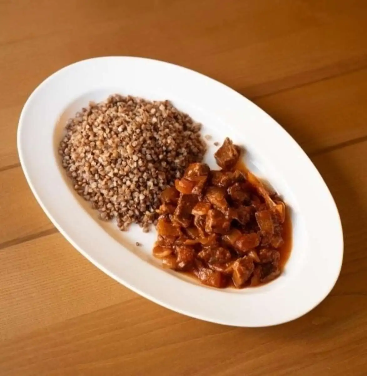 ЛАНЧ ГУЛЯШ С ГРЕЧКОЙ