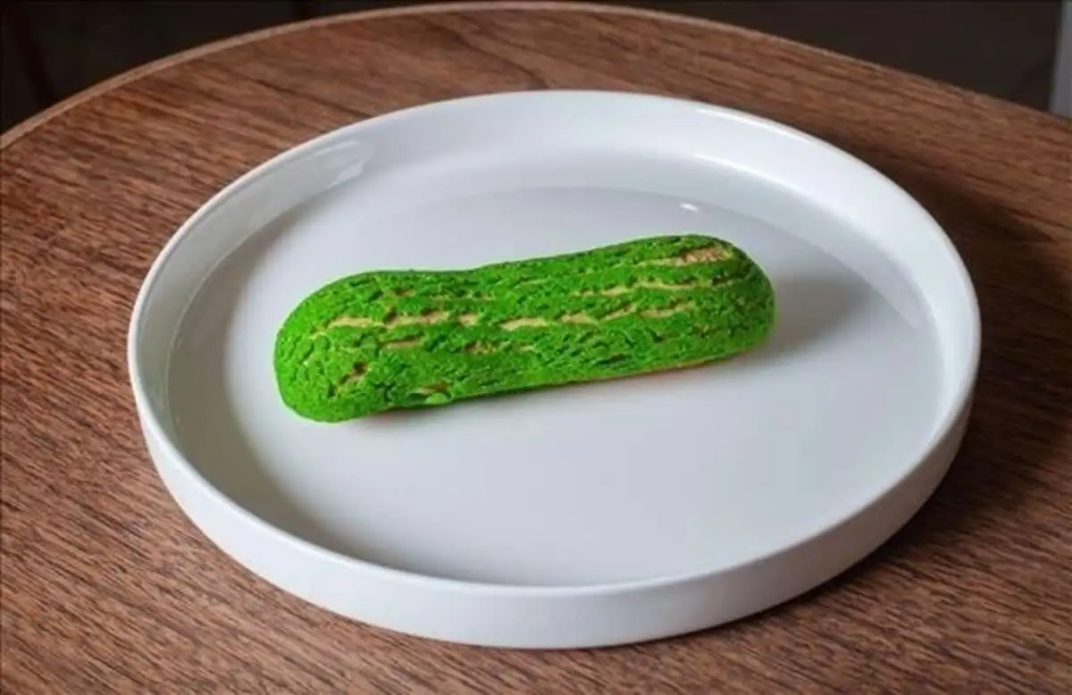 Эклер фисташковый  крамбл