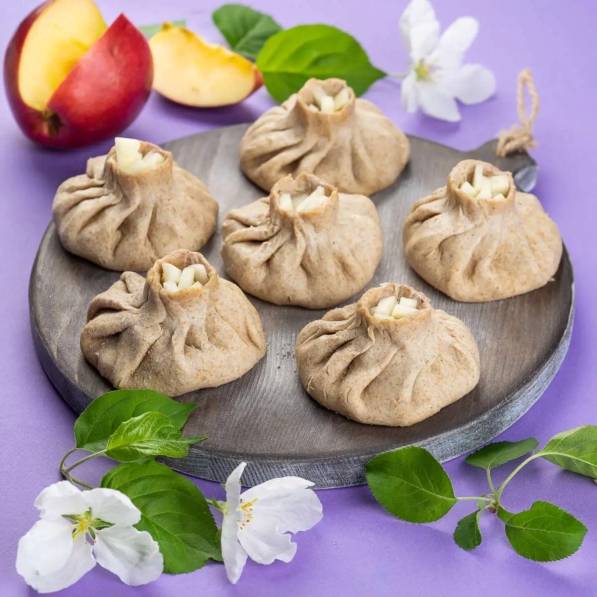 Пирожки с яблоком и корицей