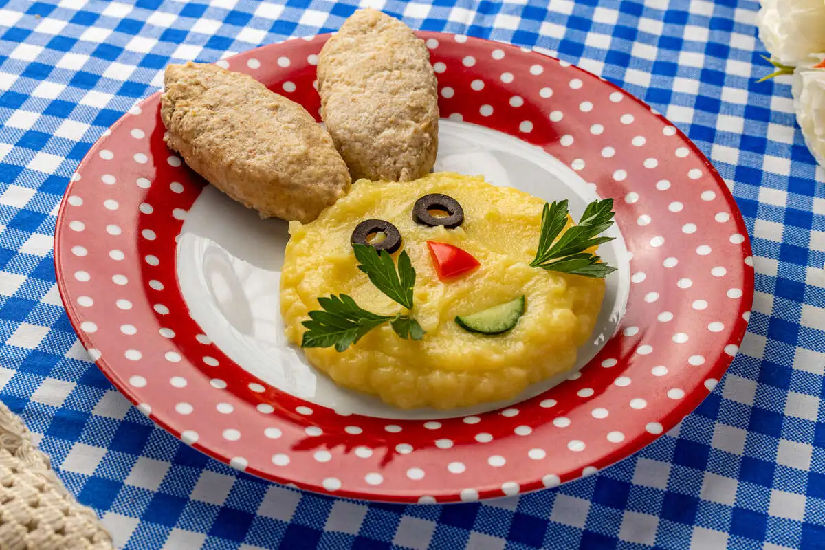 Куриные котлетки с сыром и пюре Зайчишка (детское)