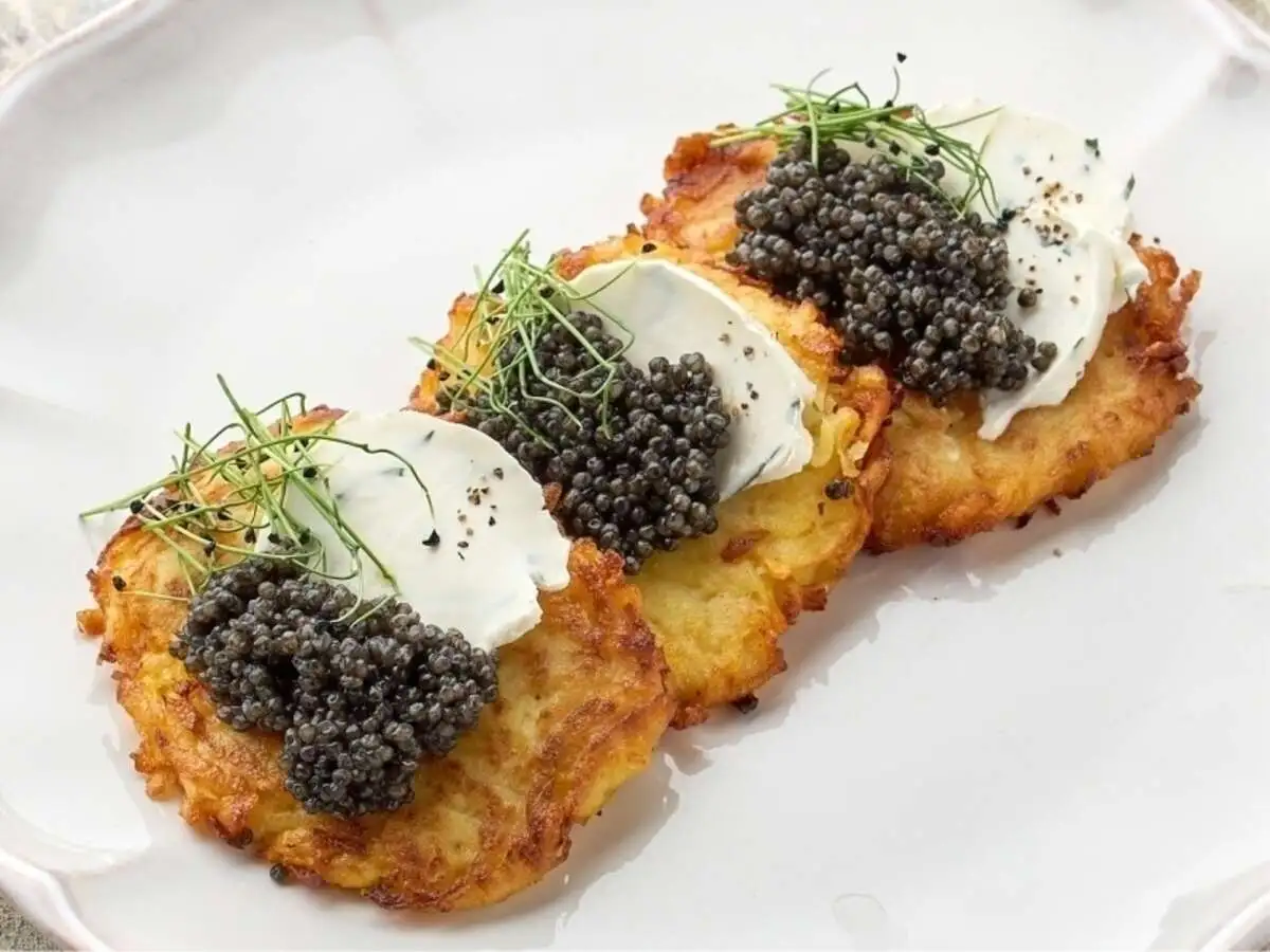 Драники с осетровой икрой и мягким сыром